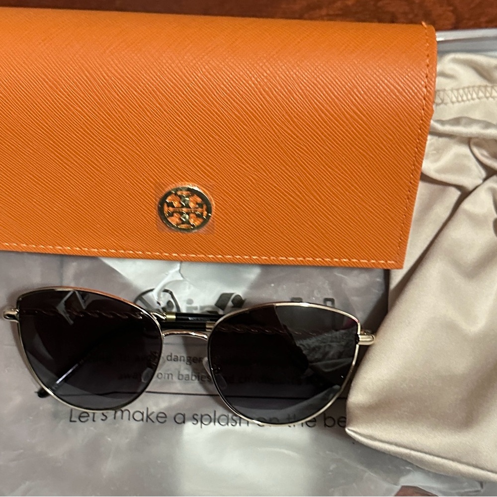 Tory Burch Orange Sunglasses Case with Black Sunglasses NWOT